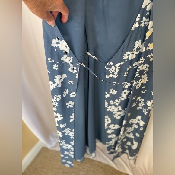 Gap midi blue and white floral wrap dress; Size 6 - Picture 4 of 8